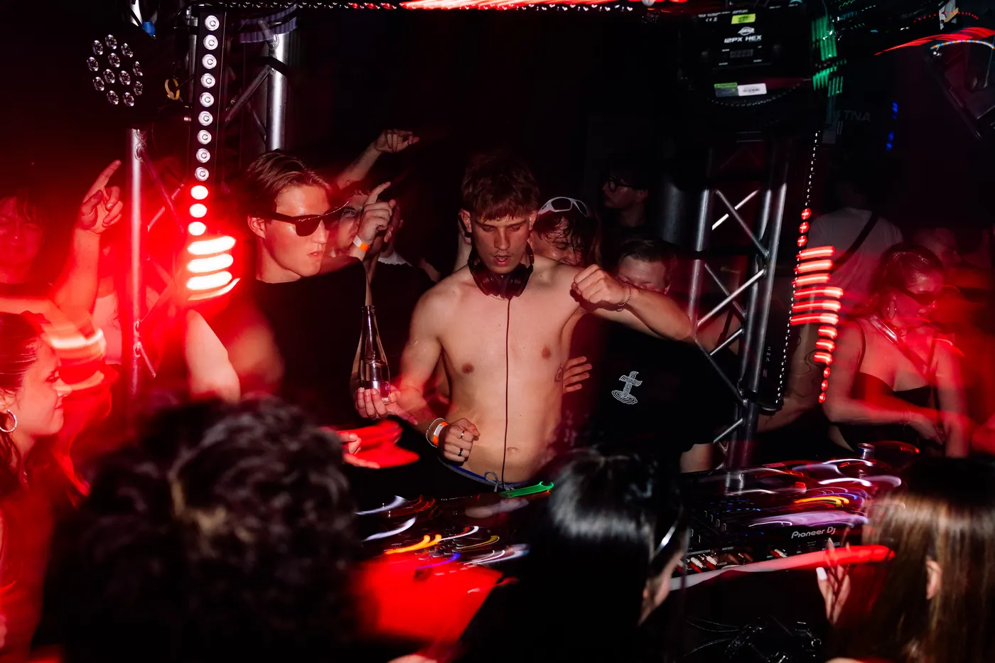 UNIRAVE #1 — atmosféra v klubu