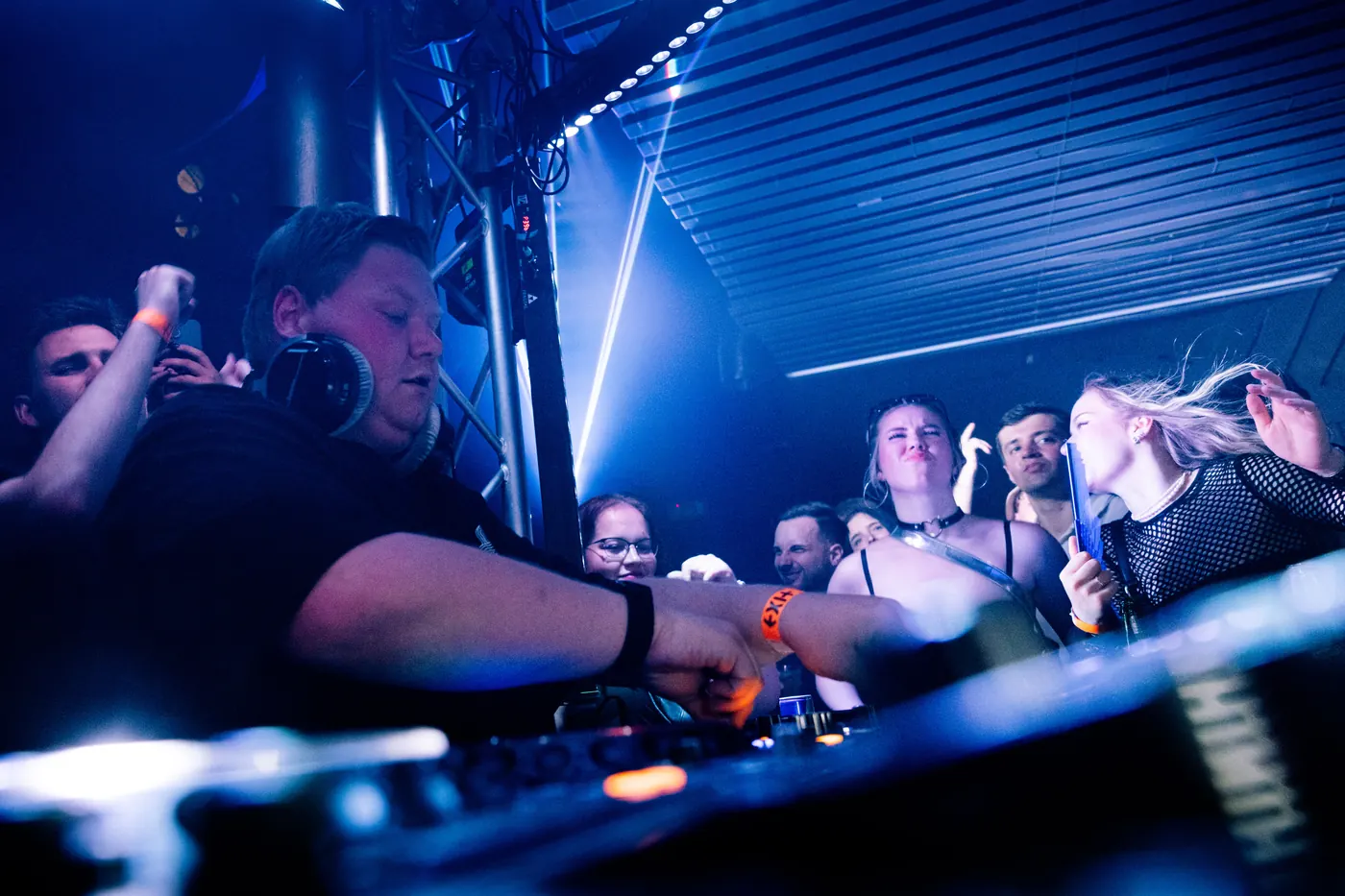UNIRAVE #1 — publikum u hlavní stage